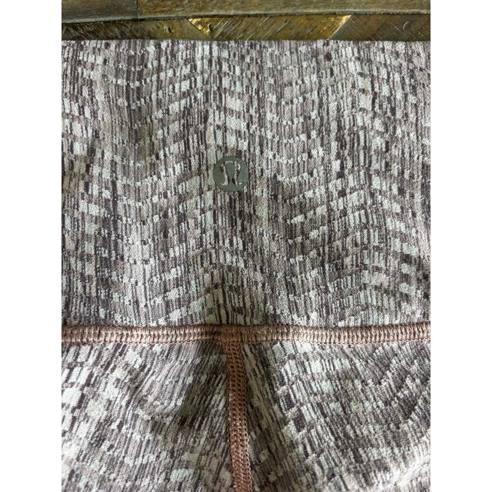 Lululemon Wunder Under High Rise Leggings Chevron Pattern Size 8 - Picture 4 of 5